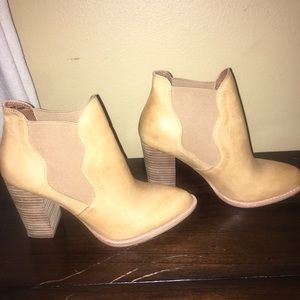 Chinese Laundry boot